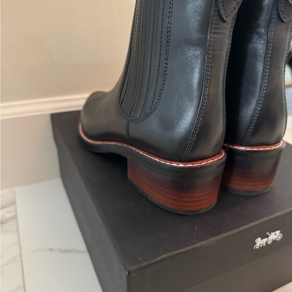 Like-New, Black Leather Coach Bowery Chelsea Boots size 8 - Picture 7 of 10